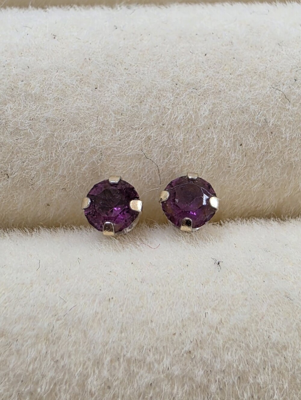14K White Gold Purple Round Gem Stud Earrings • 0.25g